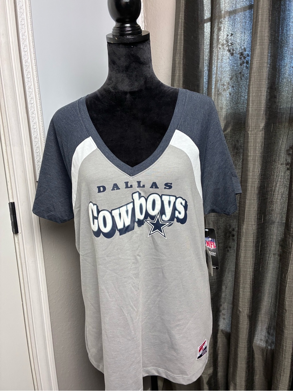 NFL Dallas Cowboys Short Sleeve V-Neck Tee - Gray and Navy XL